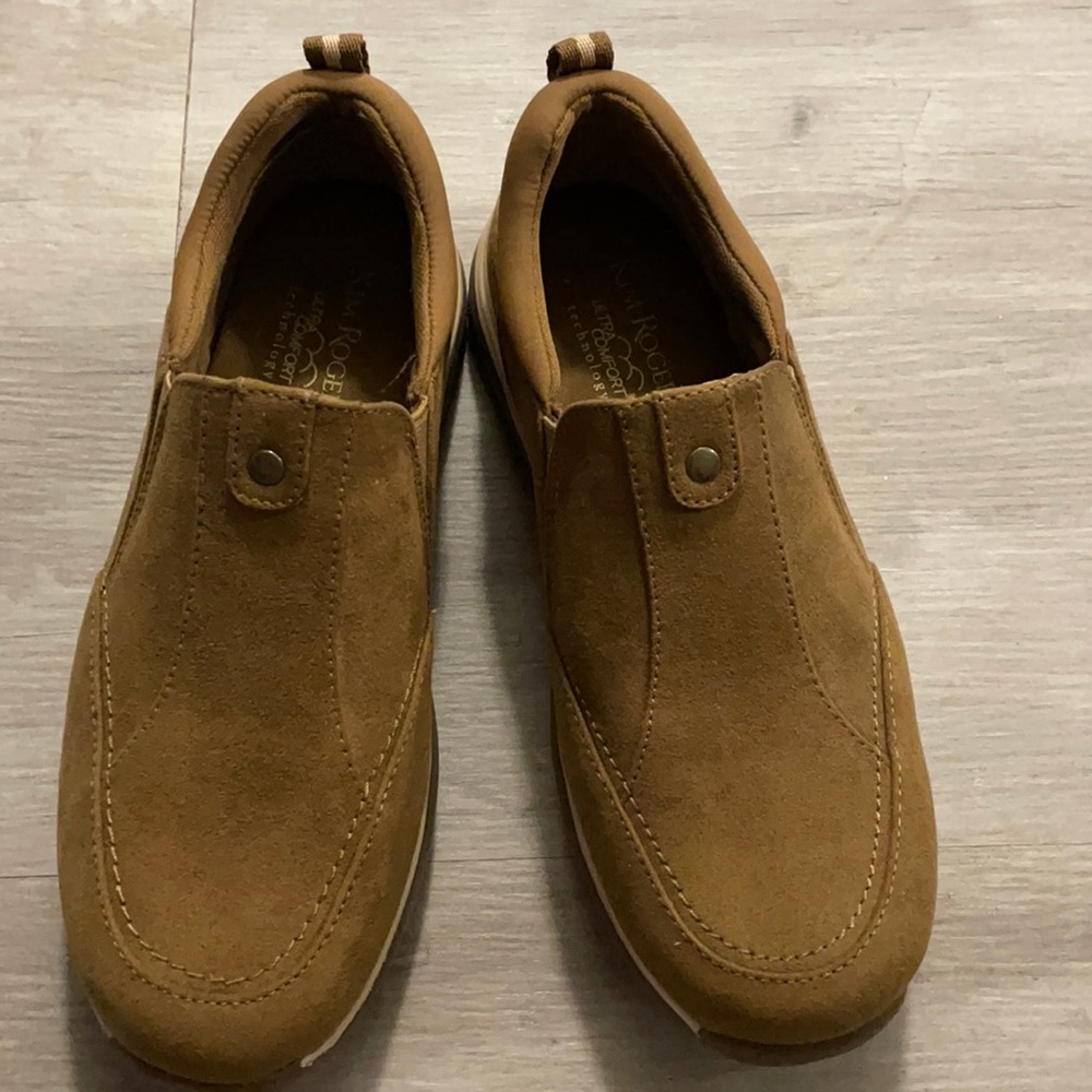 Brand new Brown hiking shoes, size 6.5M.  Reasonable offers welcome!